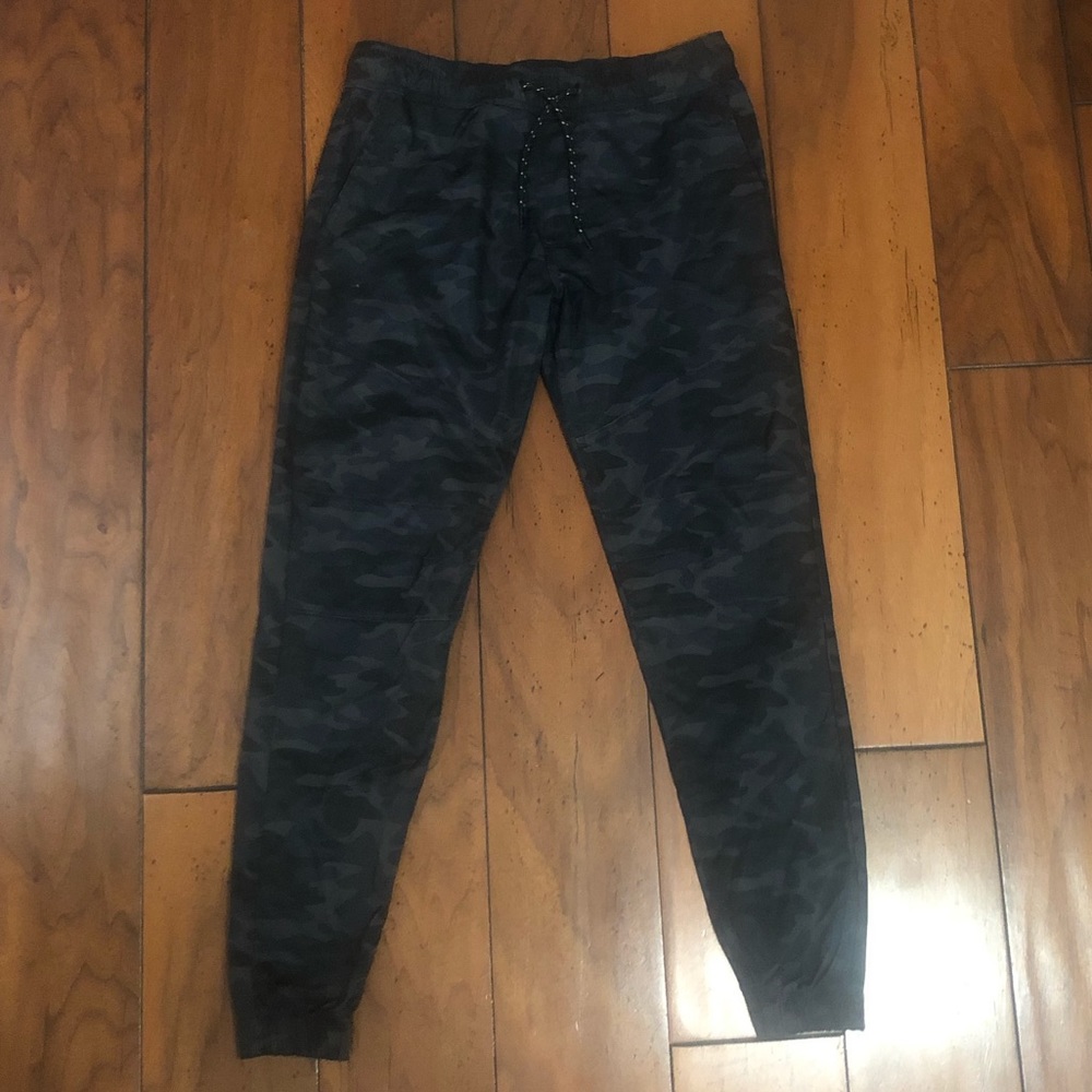 Men’s Dark Camo Joggers M